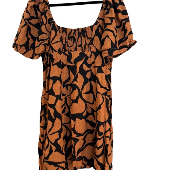 Woman’s cute summer dress worn once - Picture 2 of 7